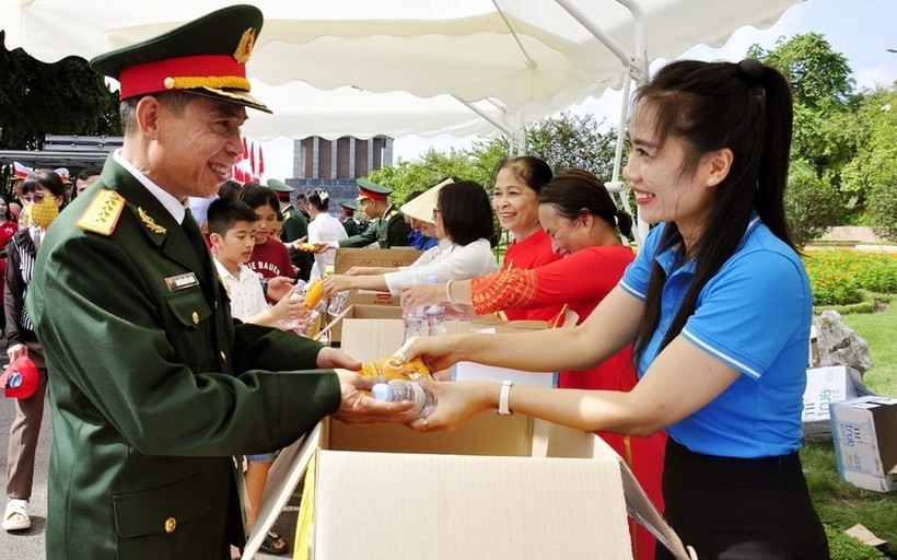 Trạm nước mát: Sữa & Nước miễn phí